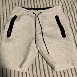 American eagle medium never worn shorts.